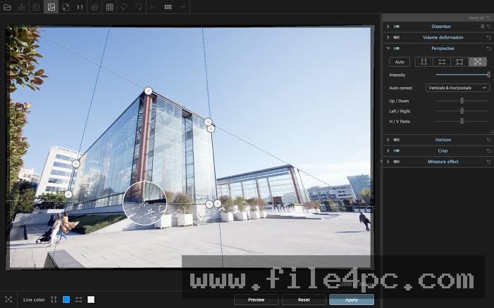 The panel for applying selective blur gradients to simulate a tilt-shift photographic aesthetic.